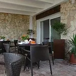 Ξενοδοχείο με διαμερίσματα Hibiscus La Caletta