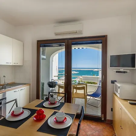 Hibiscus Aparthotel 3*