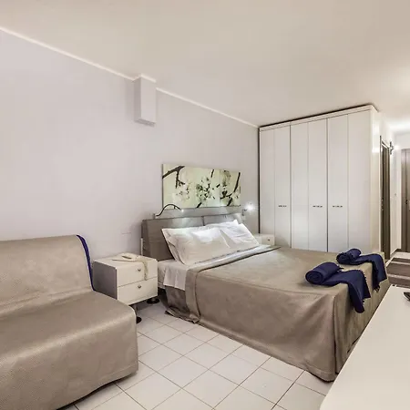 Hibiscus Aparthotel 3*