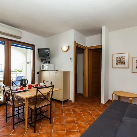 アパートホテル Hibiscus 4*